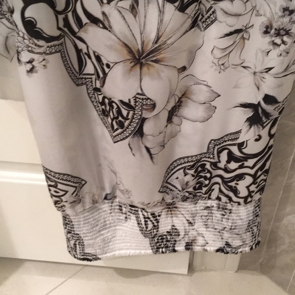 Black, white and brown top. - Picture 4 of 4